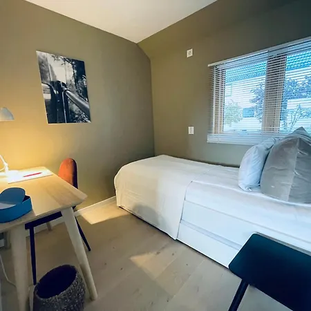 Apartment Feels Like -free Parking -attractive Location