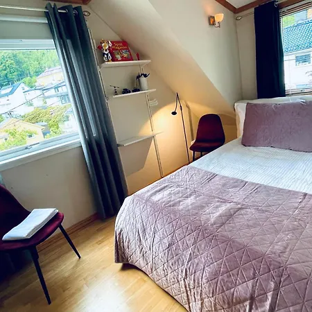 Apartment Feels Like -free Parking -attractive Location